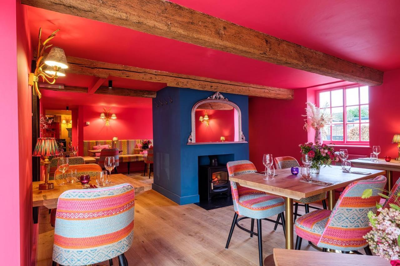 Отель The Carpenters Arms Great Wilbraham Экстерьер фото